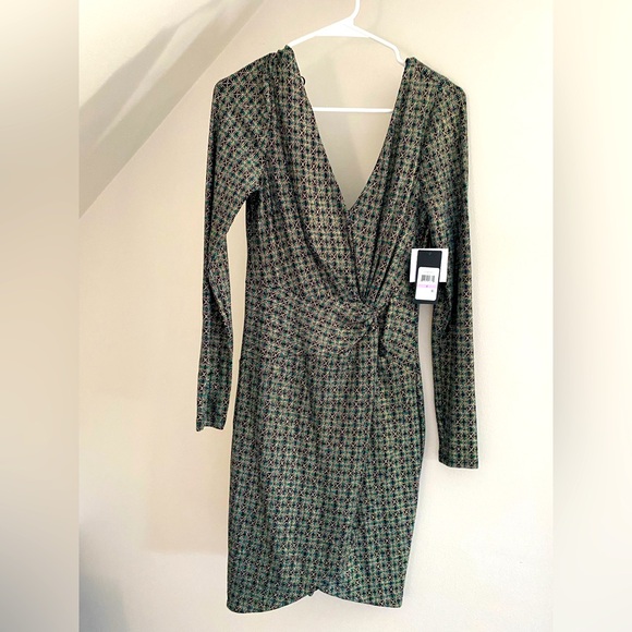 Twist faux wrap dress - Picture 4 of 6